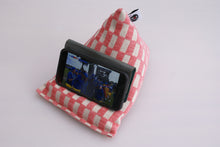 Techbed-Mini-Sale-pink-chip-Samsung-S23-landscape