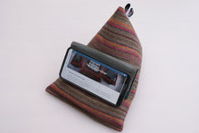 Techbed-Mini-Sale-stripey-wool-Samsung-S23-landscape