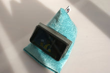 Techbed-Mini-turquoise-smartphone-landscape