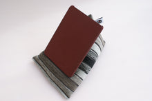 Techbed-Mini-Sale-Black-and-Grey-Stripe-kindle-8-inch-portrait