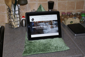 Green Techbed Maxi with 9.7" iPad 2