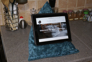 Teal Techbed Maxi with iPad 2 9.7" landscape
